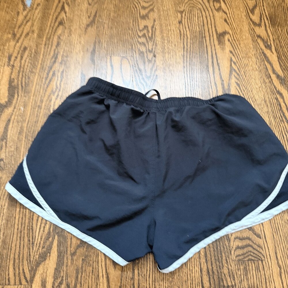 Under Armour HeatGear Women’s Black Athletic Running Shorts Size Medium